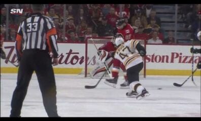 NHL: “Bruins” pārtrauc “Flames” desmit uzvaru sēriju (+VIDEO)