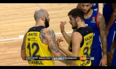 “Fenerbache” basketbolists iesit pa seju… savam komandas biedram! (VIDEO)