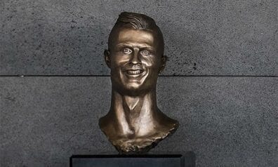 Ronaldu skulptūra, Sportazinas.com