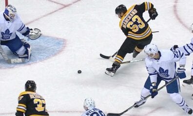 NHL: “Maple Leafs” uzvar “Bruins”; “Blackhawks” pārspēj “Hurricanes”