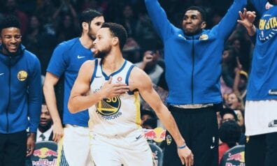 Karijs uguņo uzvarā par “Clippers” – 45 punkti trīs ceturtdaļās (VIDEO)