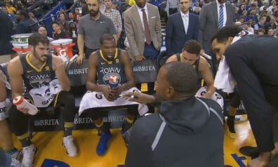 VIDEO: Stīvs Kers ļauj “Warriors” spēlētājiem trenēt komandu