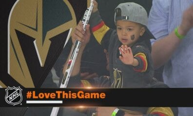 VIDEO: Pēc mača “Golden Knights” hokejist dāvina nūjas mazajiem faniem