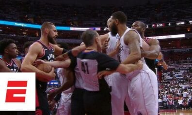 “Wizards” uzbrucējs Moriss saņem 25 tūkstošu sodu par tiesneša pagrūšanu (VIDEO)