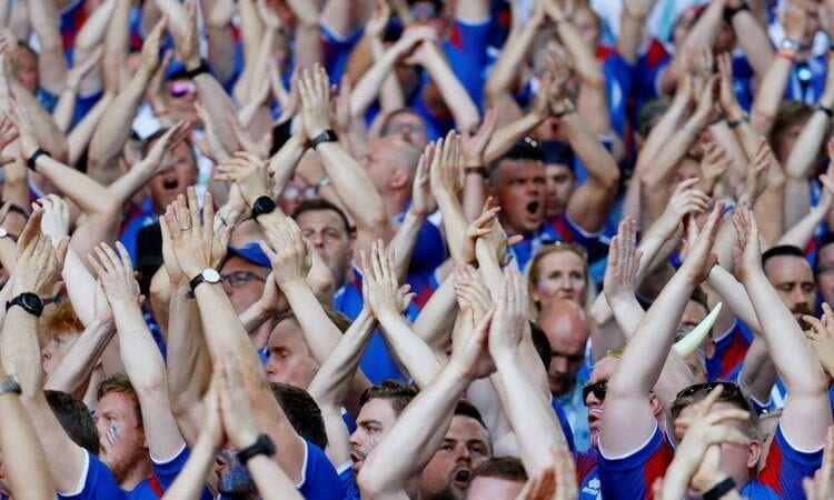 Islandes futbola fani, ''Viking Clap'', Sportazinas.com