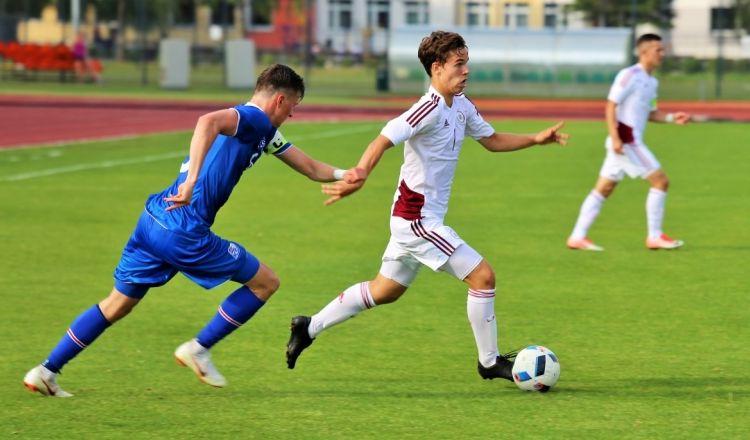 Renārs Varslavāns, Latvijas U18 futbola izlase. Sportazinas.com