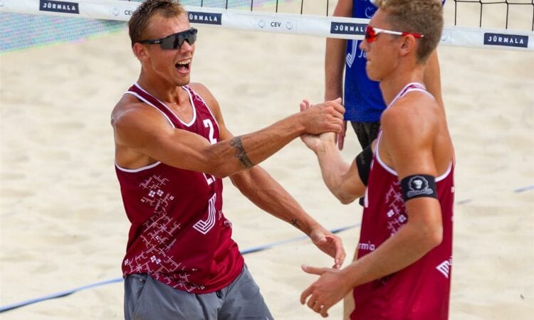 Šmits, Samoilovs, Sportazinas.com