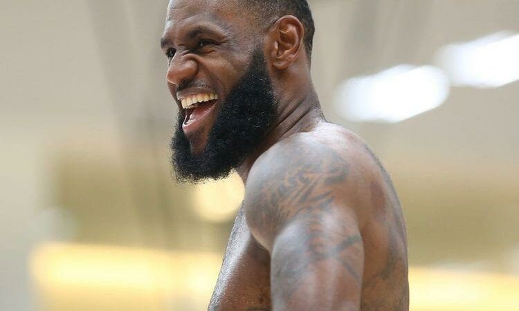 Lebrons Džeimss, Sportazinas.com