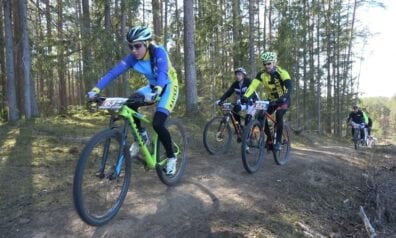 Tomē un Ādažos startējusi jaunā MTB maratonu sezona (VIDEO)