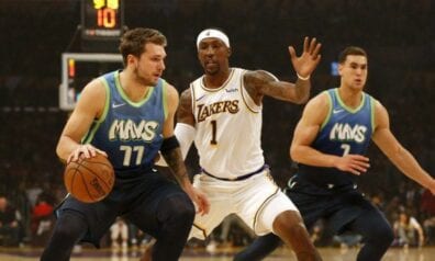 Epizodes no “Mavs” un “Lakers” spēles dominē NBA aizvadītās nakts topā (VIDEO)