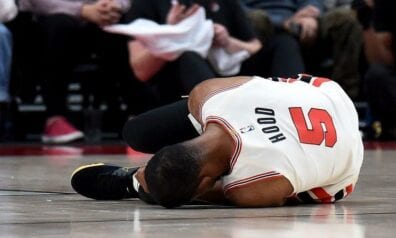 Viens no “Trail Blazers” rezultatīvākajiem spēlētājiem gūst smagu savainojumu
