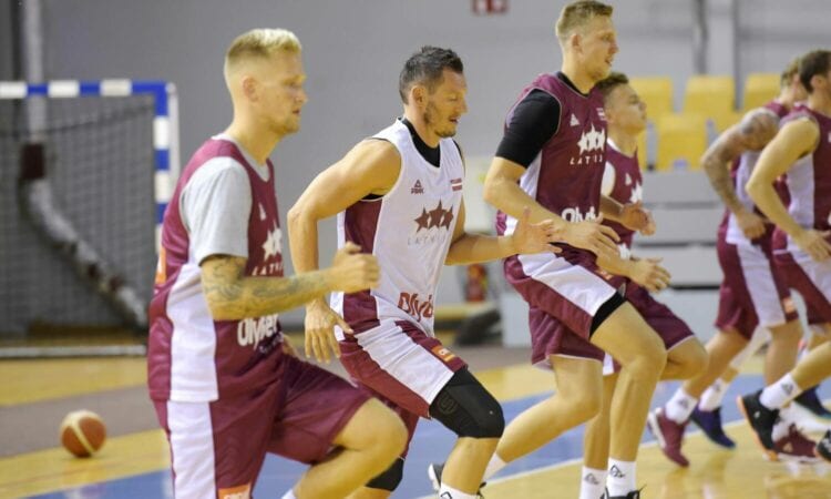 Latvijas izlases basketbolisti, www.sportazinas.com