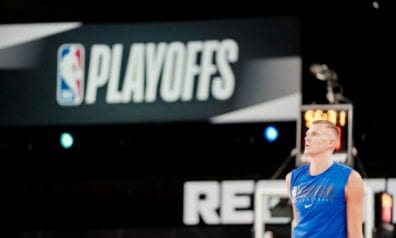 Porziņģa “danks” kopā ar triecienu grozā no augšas pāri Kurucam iekļūst NBA nakts topā (VIDEO)