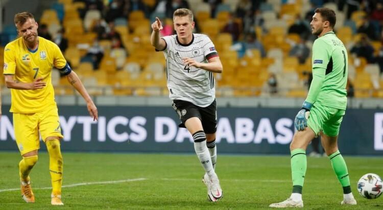 Vācijas un Ukrainas izlašu futbolisti