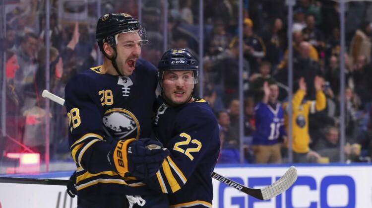 Zemgus Girgensons un Johans Larsons