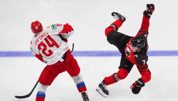 U20 izlašu spēlētāji Iļja Safonovs un Kirbijs Dahs