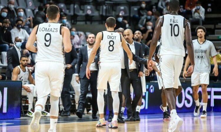 Rihards Lomažs un ASVEL basketbolisti