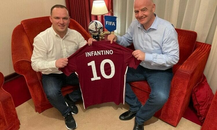 Vadims Ļašenko un Džanni Infantino