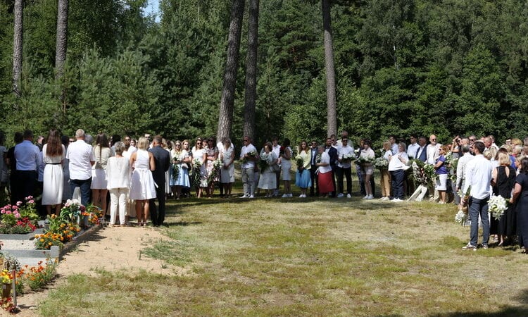 Atvadas no hokeja vārtsarga Matīsa Edmunda Kivlenieka