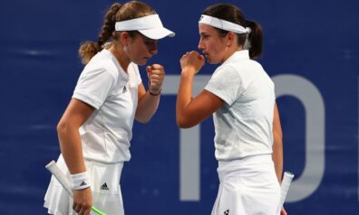 Aļona Ostapenko un Anastasija Sevastova | Foto: AP/Scanpix