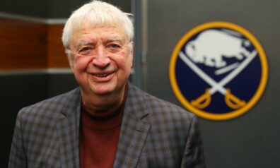 Leģendārais “Sabres” komentētājs Riks Džeinerets aizvadīs pēdējo – 51. sezonu savā amatā