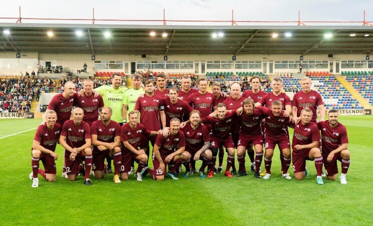 Latvijas futbola leģendu izlase