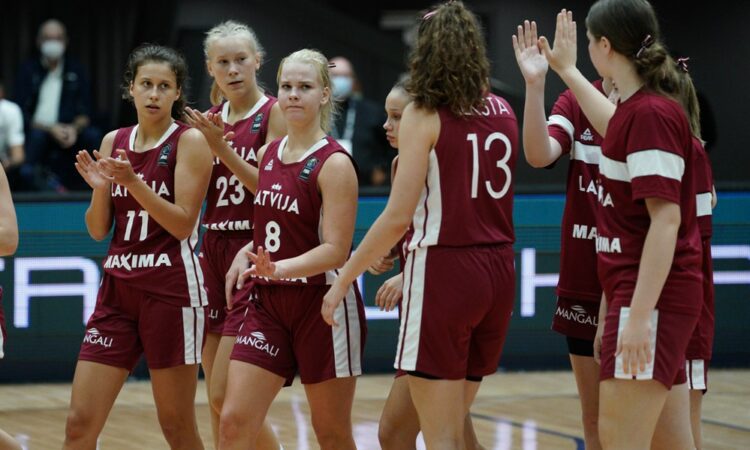 Latvijas U16 basketbolistes