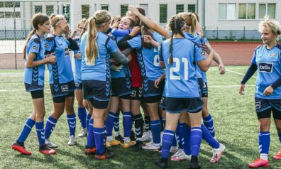 Rīgas futbola skolas futbolistes