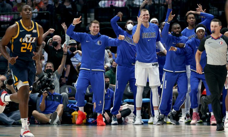Kristaps Porziņģis kopā ar komandas biedriem