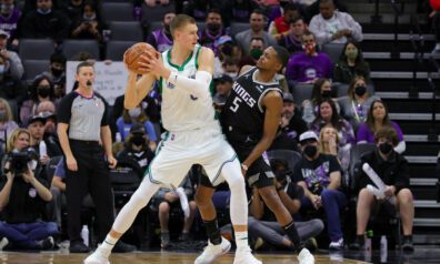 Kristaps Porziņģis pret De'Āronu Foksu