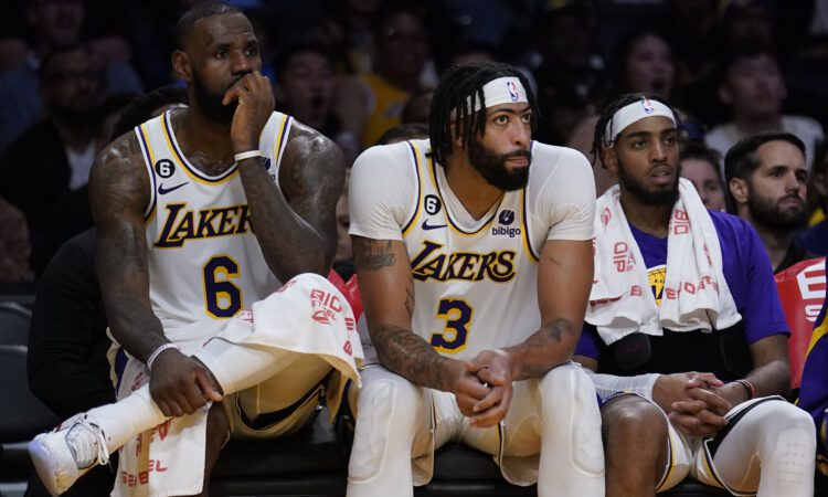 Lebrons Džeimss, Entonijs Deiviss un Trejs Brauns