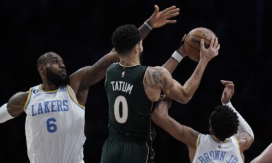 Džeisons Teitums pret Lebronu Džeimsu