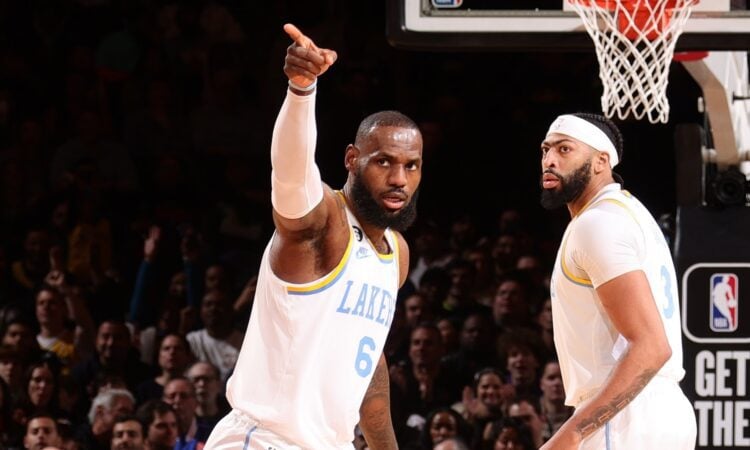Lebrons Džeimss un Entonijs Deiviss