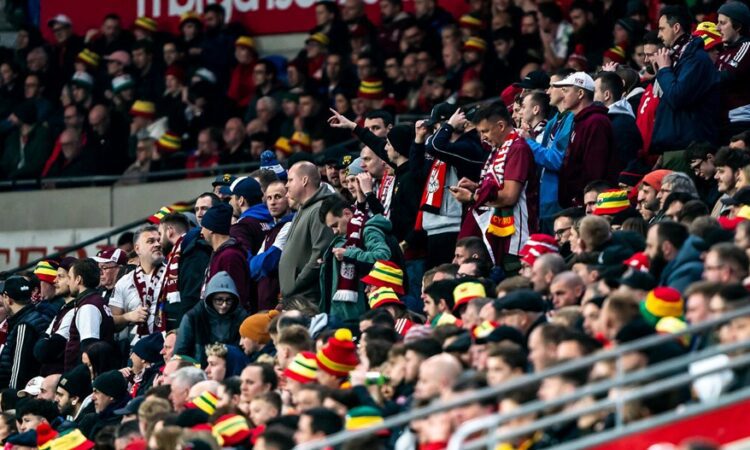 Latvijas futbola izlases fani