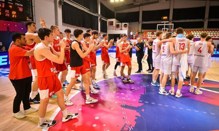 Turcijas un Polijas U18 basketbola izlases