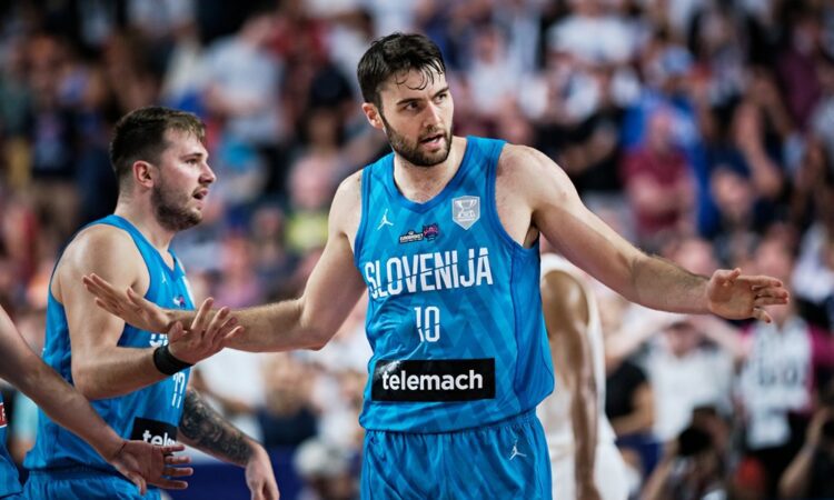 Luka Dončičs un Maiks Tobijs