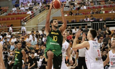 Brazīlijas un Serbijas basketbolisti