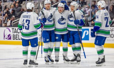 “Canucks” samet divciparu skaitli un sagrauj “Sharks”