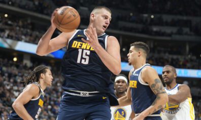 Jokičs atkal dominē, “Nuggets” pārspēj “Warriors”