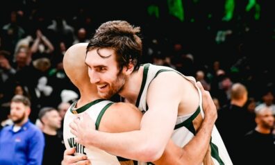 “Celtics” bez Porziņģa rezultatīvā cīņā pārspēj “Raptors”