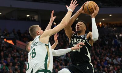 Porziņģis un citi līderi klusē, “Celtics” piedzīvo pamatīgu sakāvi pret “Bucks”