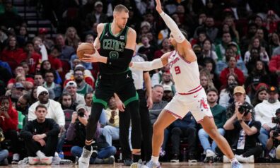 Dominējošais Porziņģis labo sezonas rekordu un aizved “Celtics” līdz uzvarai Hjūstonā