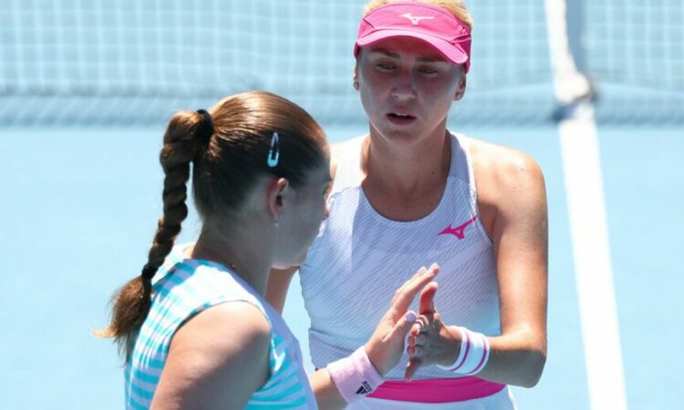 Aļona Ostapenko un Ludmila Kičenoka