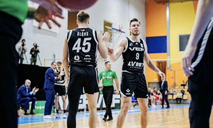 Roberts Blūms un Dairis Bertāns