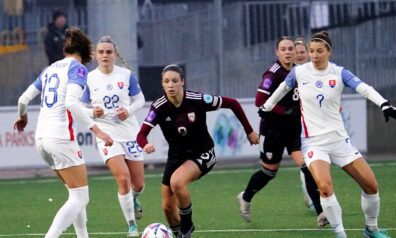 Latvijas un Slovākijas futbolistes