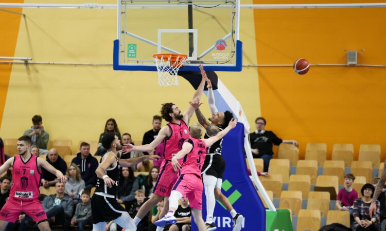 VEF Rīga pret Rīgas Zeļļiem