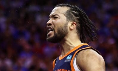 Bransons aizvada karjeras jaudīgāko “play-off” spēli, “Bucks” nonāk kritiskā situācijā