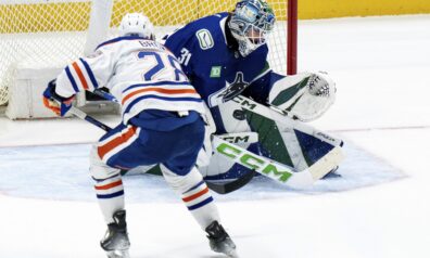Šilovs vairākas reizes spēlē neticami, “Canucks” vājš otrais periods un sezonas beigas