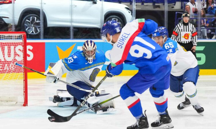 Kazahstānas un Slovākijas hokejisti