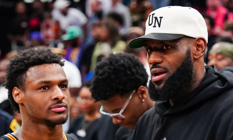 Bronijs Džeimss ar tēvu Lebronu